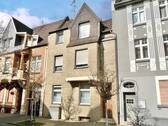 Vorderansicht von Rechts - Mehrfamilienhaus mit Garten +++ Stadtmitte Wanne-Eickel +++ Drei Wohnungen