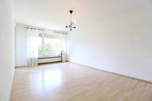 Wohnzimmer - 3 Zimmer Etagenwohnung zum Kaufen in Detmold