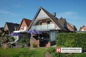 Seitenansicht - 8 Zimmer Mehrfamilienhaus, Wohnhaus zum Kaufen in Wiefelstede