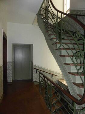Treppenhaus - 3 Zimmer Etagenwohnung zur Miete in Leipzig