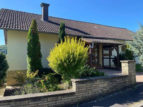 Frontansicht - Freistehendes Einfamilienhaus in toller Lage in Simmertal