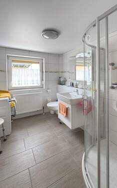 Badezimmer im Obergeschoss - 