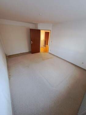 Schlafzimmer (Blick zum Flur) - 