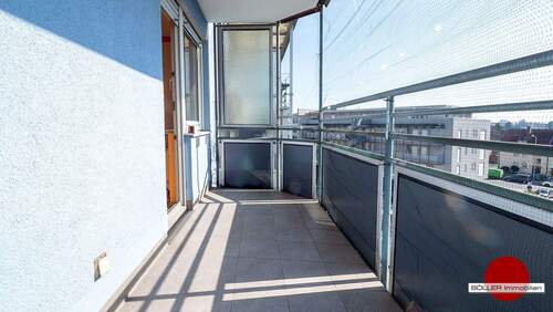 Balkon - Wohnen wie in einem Haus! Großzügige 6 Zi.- Whg über 2 Etagen