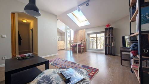 Wohnzimmer - Zwischen Stadtleben und Grünoase - Stilvolle 2-Zimmer-Wohnung in bester Lage