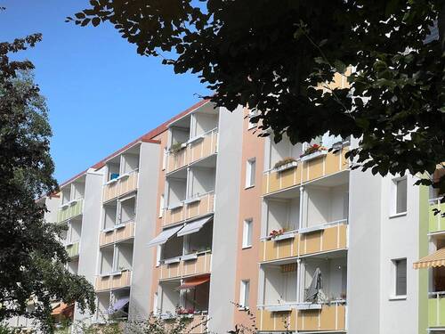 Hausansicht Balkonseite - 3-Zimmer-Wohnung mit Balkon sucht Lieblingsmieter