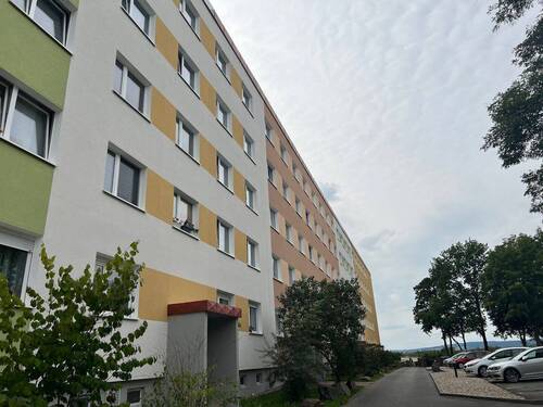 Hausansicht - 3 Zimmer Etagenwohnung zur Miete in Chemnitz