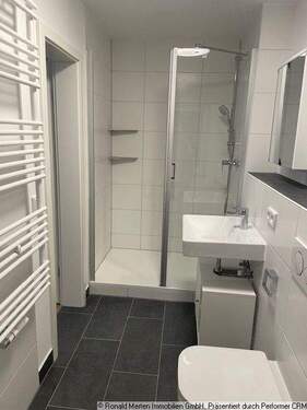 Bad Bild 1 - Etagenwohnung mit 25,90 m² in Erfurt zur Miete