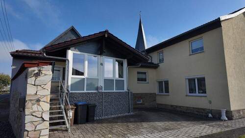 Frontansicht - Stilvolles Domizil mit Einliegerwohnung, Wintergarten und großzügiger Terrasse