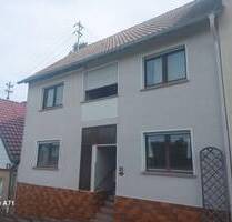 Preisreduzierung! Reihenhaus mit Garage und viel Potenzial in Callbach zu verkaufen.