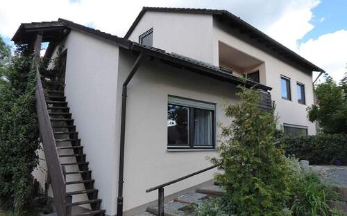 Zugang zum Dachboden - 9 Zimmer Mehrfamilienhaus, Wohnhaus in Weidenberg