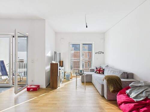 CAM04305G0-PR0029-STILL010 - 