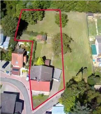 Hausansicht mit Grundstück - 7 Zimmer Einfamilienhaus zum Kaufen in Oberstreit