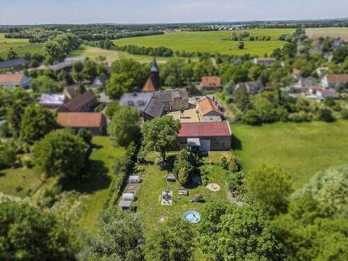 Weitblick - Vierseitenhof mit viel Grundstück in Potsdam