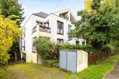 Hausansicht - Lichtdurchflutetes Dachgeschoss mit Westloggia und 10 m² Terrasse