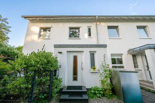 Vorderansicht - Reihenendhaus mit 126,00 m² in Frankfurt am Main zum Kaufen