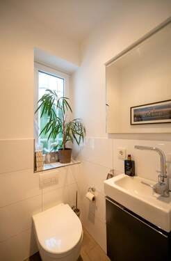 Helles Gäste-WC im EG - 