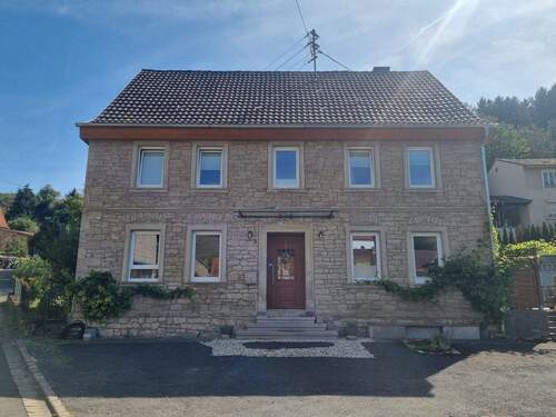 Frontansicht - TOP Gelegenheit! Wunderschön modernisiertes EFH mit großem Grundstück