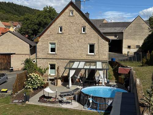 Seitenansicht aus Garten - 5 Zimmer Einfamilienhaus in Schmittweiler