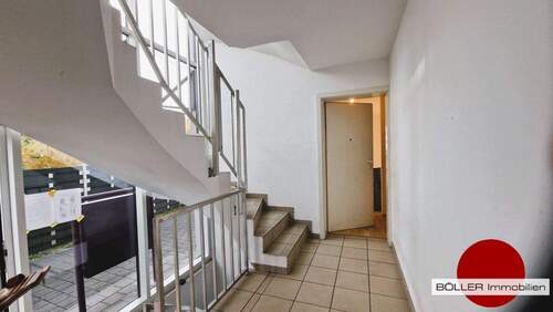 Treppenhaus - 1 Zimmer Mehrfamilienhaus, Wohnhaus in Nürnberg