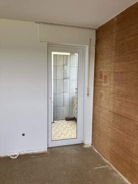 Wohnzimmer mit Balkon - 