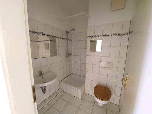 Bad - 2 Zimmer Etagenwohnung zur Miete in Gera