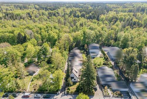 Luftbild - Reihenendhaus mit 146,00 m&sup2; in Grünwald zum Kaufen