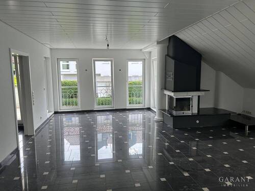 Wohnzimmer - Moderne 3 12 Zimmer-Wohnung mit Kamin und Sauna in Ostelsheim