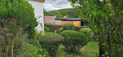Blick in den Garten - Bungalow an der Haardt mit Garage