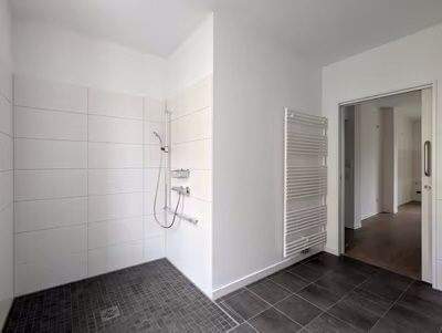 mit ebenerdiger Dusche - 