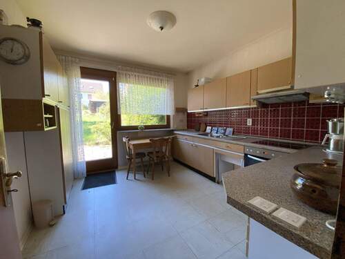 Küche mit Zugang zur Terrasse - 