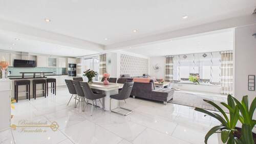 Wohn & Essbereich - 4 Zimmer Reihenmittelhaus zum Kaufen in Bremen