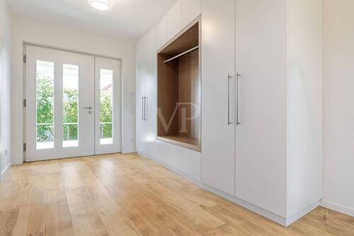 Eingangsbereich mit Gardarobe - 5 Zimmer Einfamilienhaus in Neu-Anspach