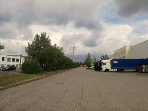 GROßZÜGIGE VERKEHRSFLÄCHEN - 