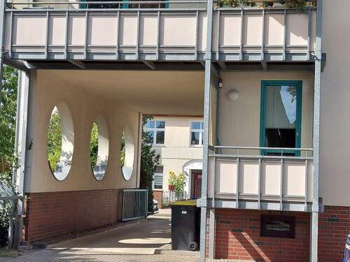 Blick zum Balkon - 2 Zimmer Etagenwohnung zum Kaufen in Neustrelitz