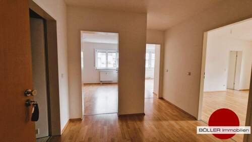 Große Diele - 3 Zimmer Etagenwohnung in Erlangen