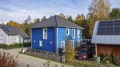 Straßenansicht - Erst Vermieter, dann Eigennutzer! Großzügiges Einfamilienhaus in ruhiger Lage