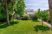 Eingewachsener Garten mit alten Baumbestand - 