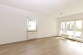 IMG_0837 Wohnzimmer Bild 1.JPG - Helle, praktisch geschnittene 2-Zimmerwohnung mit EBK und Balkon