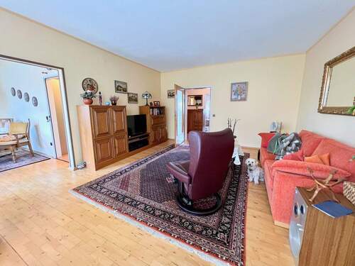 Wohnzimmer - 4 Zimmer Etagenwohnung in Düsseldorf