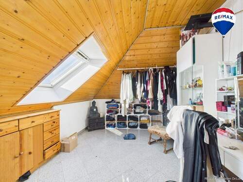 REMAX Immobilien DeLux Einfamilienhaus in Besseringen Ankleidezimmer - 
