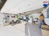 REMAX Immobilien DeLux Einfamilienhaus in Besseringen Garage - 