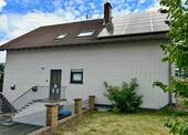 Vorderansicht - Schiffweiler OT: Freist. 2 Fam.-Haus mit großzügigem Raumangebot