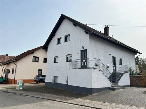 seitl. Ansicht - 9 Zimmer Mehrfamilienhaus, Wohnhaus zum Kaufen in Schiffweiler