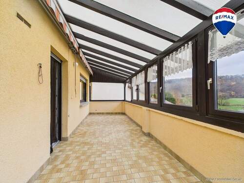 RE/MAX Immobilien DeLux Zweifamilienhaus Wadern-Lockweiler Wintergarten - 