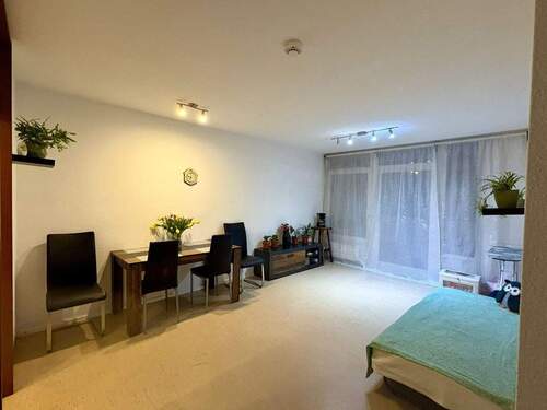 Wohnzimmer - 2 Zimmer Etagenwohnung in Ludwigshafen am Rhein