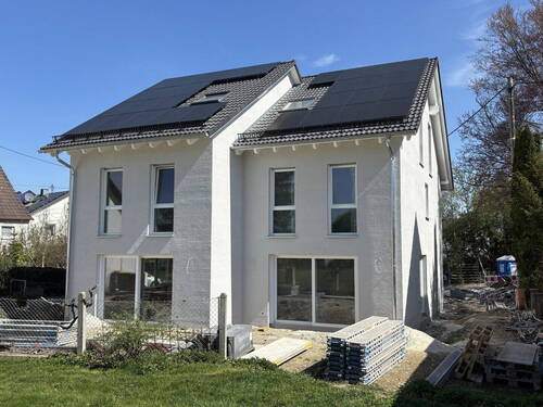 Bild 2 - 6 Zimmer Doppelhaushälfte zur Miete in Illertissen