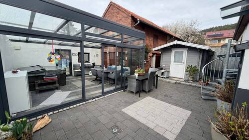 Innenhof mit Wintergarten - 5 Zimmer Doppelhaushälfte zum Kaufen in Ludwigsau