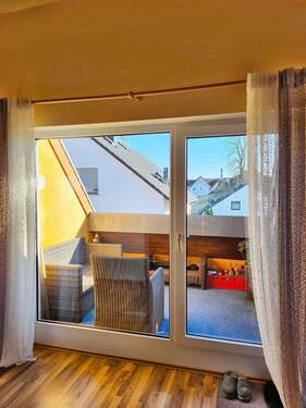Zugang Balkon - 3 Zimmer Etagenwohnung zum Kaufen in Viernheim