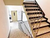 Treppenhaus - 4 Zimmer Etagenwohnung zum Kaufen in Mönchengladbach